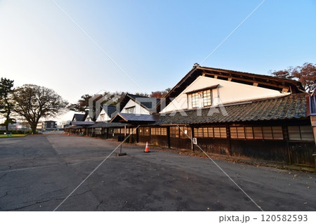 早朝の山居倉庫 早朝の山居倉庫 120582593