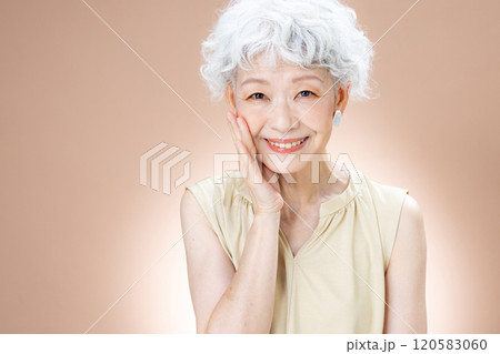 ビューティー　女性　シニア 120583060