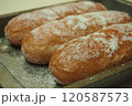 砂糖のかかった揚げパン(左向き) 120587573