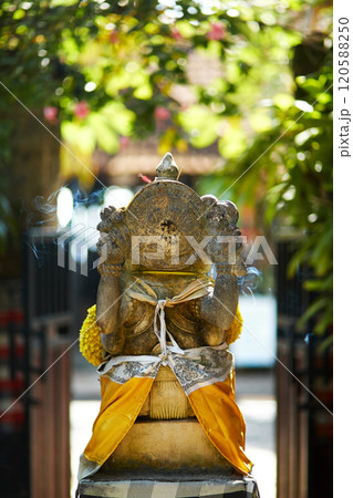 Sculpture of a temple with flowers and incense for ritual offerings on the popular tourist island of Bali. 120588250