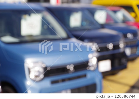 中古車イメージ　販売店に軽自動車　ぼかし加工 120590744
