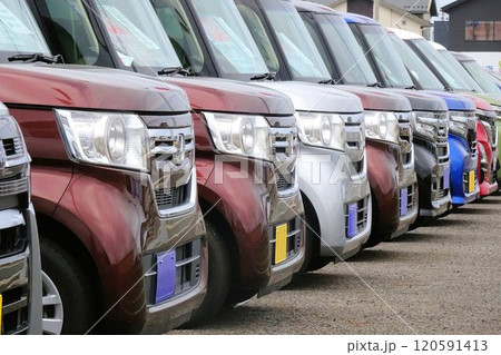 中古車イメージ 販売店に並ぶ車 ホンダの軽自動車 中古車イメージ 販売店に並ぶ車 ホンダの軽自動車 120591413