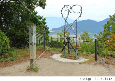 八幡山城 北の丸 立標とハート（近江八幡市 八幡山） 120591542