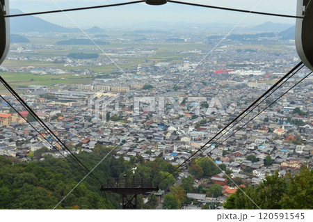 八幡山ロープウェーから眺める近江八幡の街並み 八幡山ロープウェーから眺める近江八幡の街並み 120591545