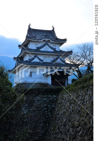 早朝の宇和島城 天守閣 120591928