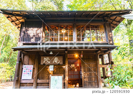 京都、吉田山の山頂にたたずむカフェ茂庵 120591930