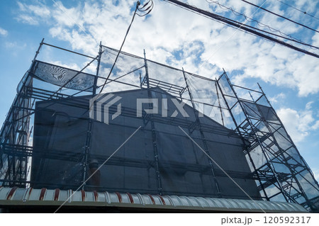 アパートの外壁塗装現場の足場階段 120592317