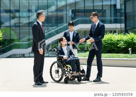 ビジネス 車椅子 チーム ビジネス 車椅子 チーム 120593359
