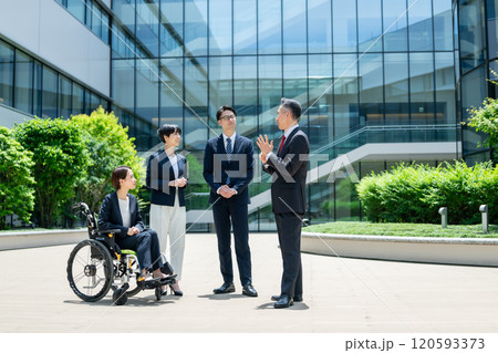 ビジネス 車椅子 チーム ビジネス 車椅子 チーム 120593373