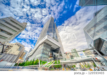 東京・超広角で望む　虎ノ門ヒルズステーションタワー前 120593403