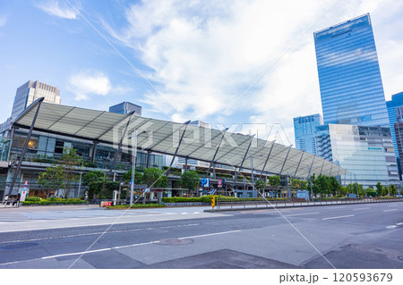 日本最大のターミナル駅　東京駅（八重洲口） 120593679