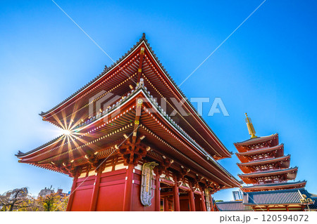 日本の東京都市景観 希望の光…。青空が広がる東京。浅草寺の宝蔵門や五重塔などを望む。新時代へ=25日 日本の東京都市景観 希望の光…。青空が広がる東京。浅草寺の宝蔵門や五重塔などを望む。新時代へ=25日 120594072