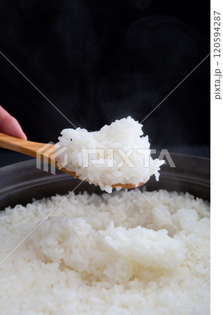 土鍋でご飯を炊く　炊飯　 120594287