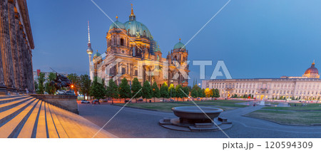 Dom Cathedral on Museum Island in Berlin at sunset Dom Cathedral on Museum Island in Berlin at sunset 120594309