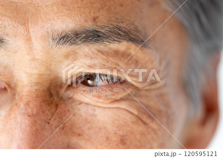 シニア 男性 目元 シニア 男性 目元 120595121