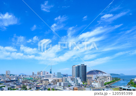 唐人町・大濠公園方面から望む早良区百道浜、地行浜、福岡タワー一帯　2024春　朝昼カラー中間 120595399