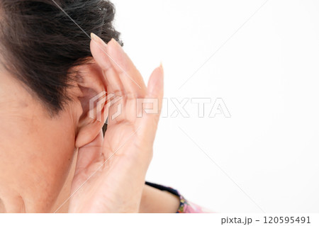 シニア 女性 耳 シニア 女性 耳 120595491