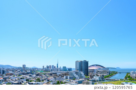 唐人町・大濠公園方面から望む早良区百道浜、地行浜、福岡タワー一帯　2024春　朝昼カラー中間 120595765