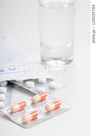 薬イメージ　prescription 120595789