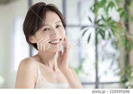 ビューティーイメージ　女性のポートレート 120595896