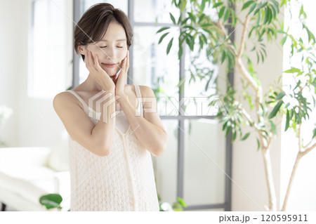 ビューティーイメージ 女性のポートレート ビューティーイメージ 女性のポートレート 120595911