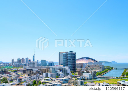 唐人町・大濠公園方面から望む早良区百道浜、地行浜、福岡タワー一帯　2024春　昼カラー 120596117