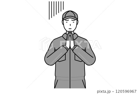 体の前で手を合わせて謝るつなぎ姿の整備士 120596967