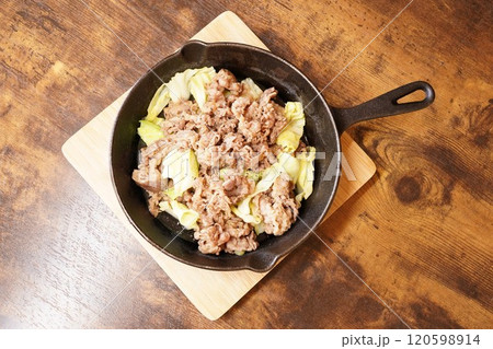 国産豚切り落とし 豚肉キャベツ炒め 国産豚切り落とし 豚肉キャベツ炒め 120598914