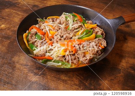 国産豚切り落とし　豚肉野菜炒め 120598916