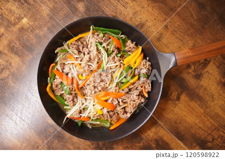 国産豚切り落とし 豚肉野菜炒め 国産豚切り落とし 豚肉野菜炒め 120598922