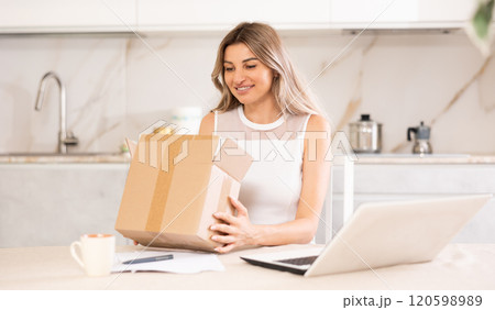 Receiving delivery 120598989