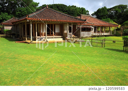 【沖縄県】琉球王家の別邸の識名園の御殿 120599583