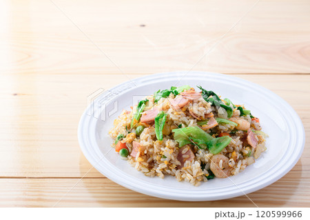シャキシャキ食感が楽しい！ レタス炒飯 120599966