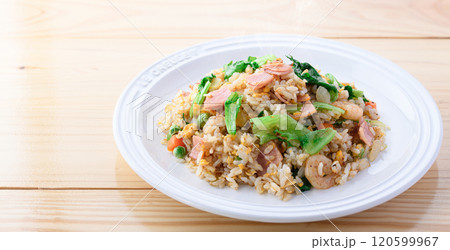 シャキシャキ食感が楽しい！ レタス炒飯 120599967
