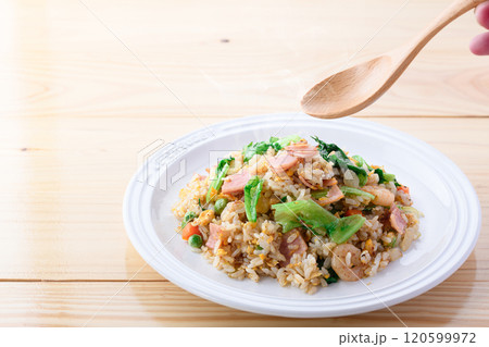 シャキシャキ食感が楽しい! レタス炒飯 シャキシャキ食感が楽しい! レタス炒飯 120599972