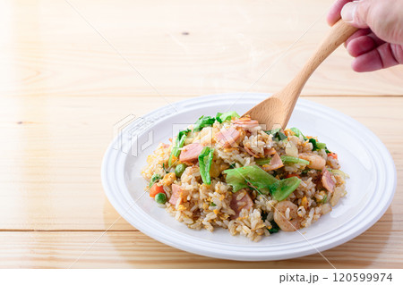 シャキシャキ食感が楽しい！ レタス炒飯 120599974