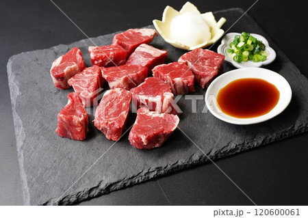 牛肉ヘレ　サイコロステーキ	 120600061
