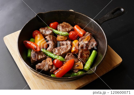 牛肉ヘレ サイコロステーキ	 牛肉ヘレ サイコロステーキ	 120600071