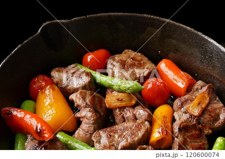 牛肉ヘレ サイコロステーキ	 牛肉ヘレ サイコロステーキ	 120600074