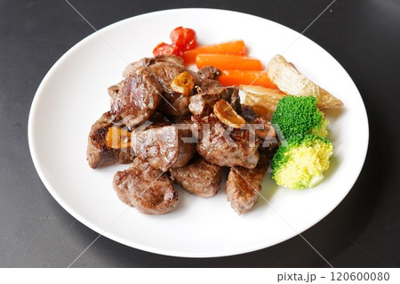 牛肉ヘレ　サイコロステーキ	 120600080