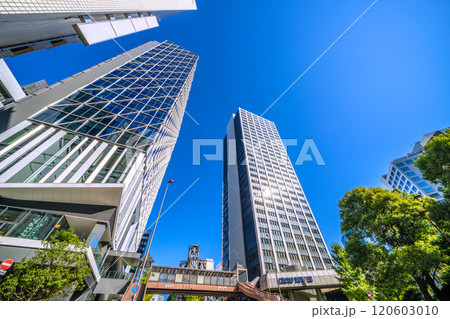 日本の東京都市景観 歩道橋のある街。渋谷アクシュや金王坂下歩道橋などを望む…新時代へ=11月25日 日本の東京都市景観 歩道橋のある街。渋谷アクシュや金王坂下歩道橋などを望む…新時代へ=11月25日 120603010