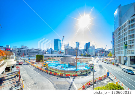 新宿駅西口再開発・東口が見通せる風景　Nov.2024 120603032