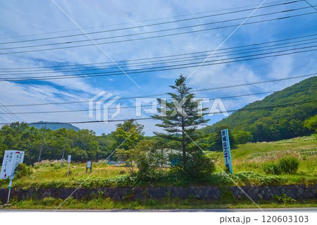 夏の群馬県の赤城山第一スキー場と地蔵岳方面 120603103