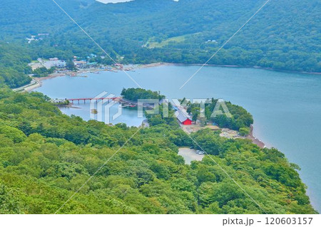 夏の赤城山 黒檜山(くろびさん)の登山道より赤城神社方面を見る 120603157