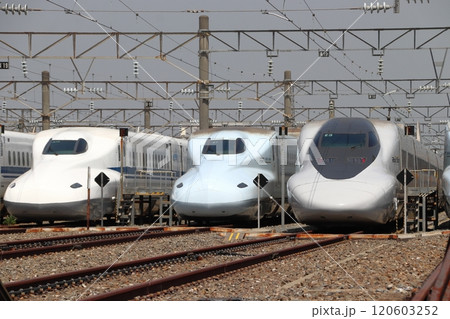 山陽新幹線：博多総合車両所岡山支所にて（岡山市北区） 120603252