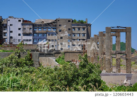 端島（軍艦島）：小中学校跡とベルトコンベア跡 120603443