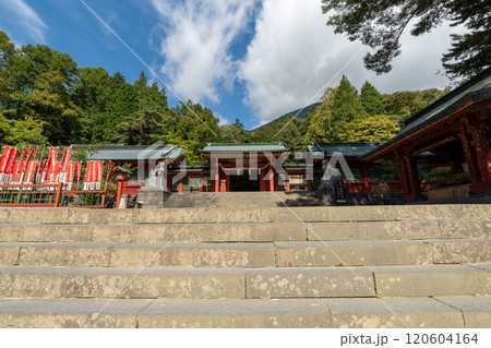 二荒山神社 中宮祠と男体山 二荒山神社 中宮祠と男体山 120604164