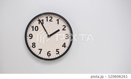 Classic Black-Edged Clock on White Background at 13.55/01.55 - Perfect for Time Management and Text Space Classic Black-Edged Clock on White Background at 13.55/01.55 - Perfect for Time Management and Text Space 120606261