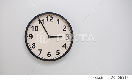 Classic Black-Edged Clock on White Background at 14.55/02.55 - Perfect for Time Management and Text Space Classic Black-Edged Clock on White Background at 14.55/02.55 - Perfect for Time Management and Text Space 120606518