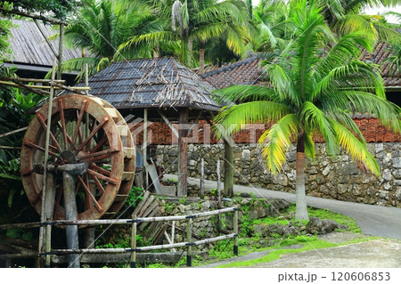 【沖縄県】琉球村の水車小屋 【沖縄県】琉球村の水車小屋 120606853
